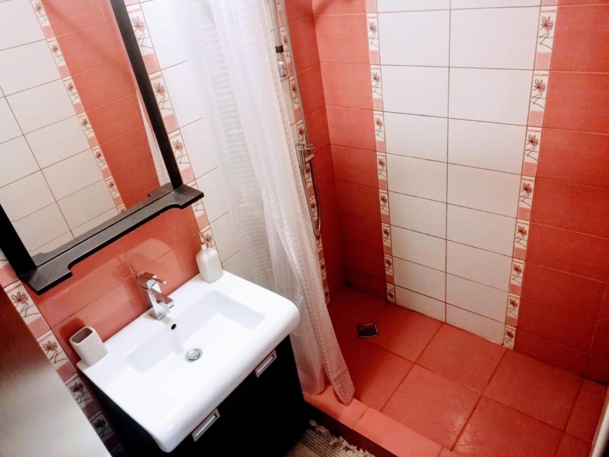Unirea Cozy Studio Apartment บูคาเรสต์ ภายนอก รูปภาพ